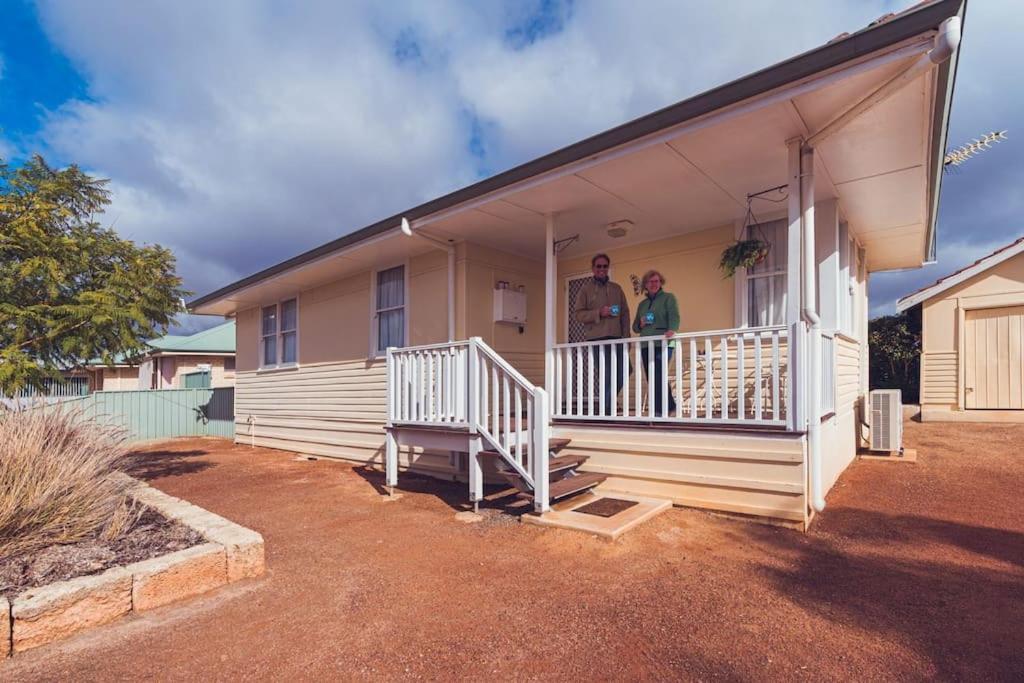 The Cottage - Wave Rock Short Stay Hyden Екстериор снимка